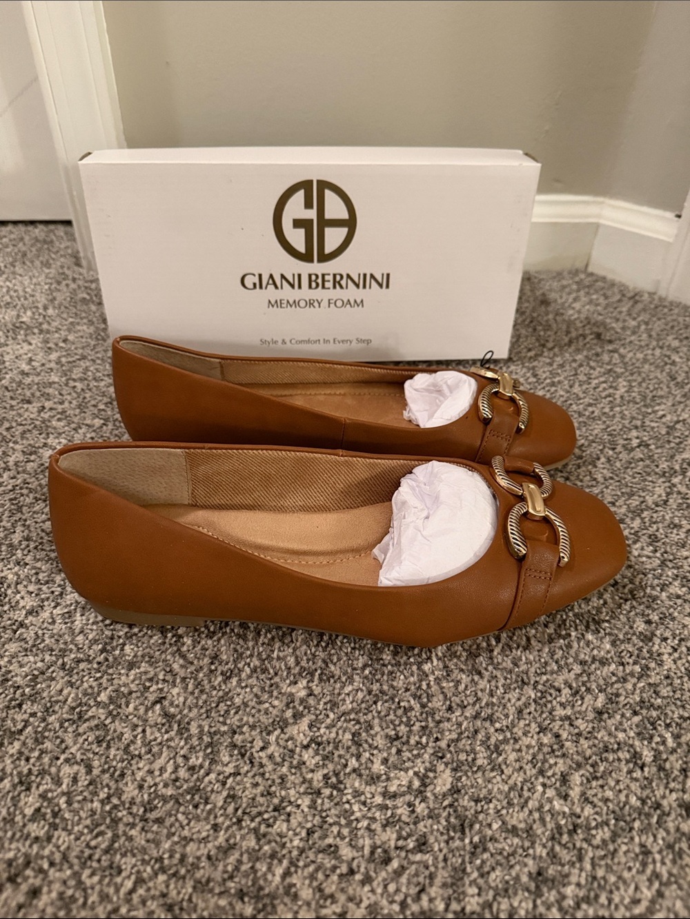Giani Bernini Cognac Brown Slip-On Flats with Gold Chain Accent - Picture 2 of 5